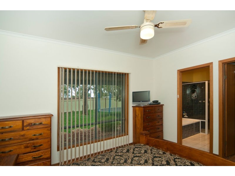 15 Lawrie Road, Lewiston SA 5501
