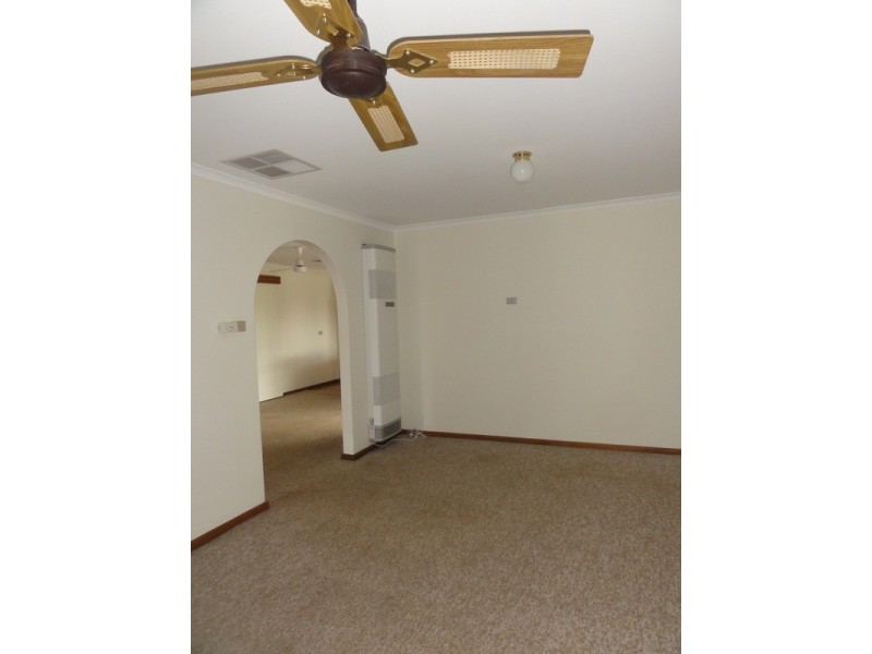 18 Krieg Road, Evanston Park SA 5116