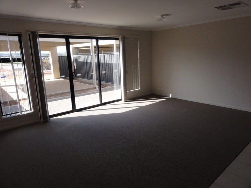 9 Semillon Crescent, Andrews Farm SA 5114