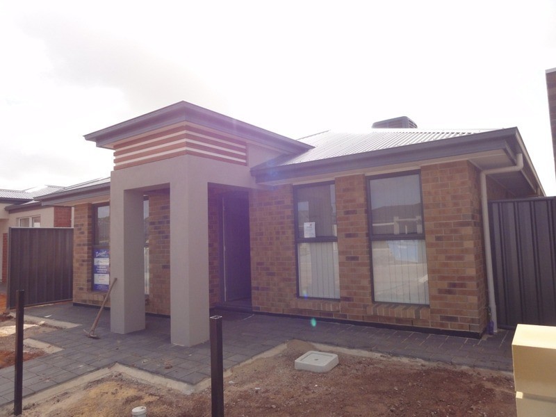 1716 Semillon Crescent, Andrews Farm SA 5114