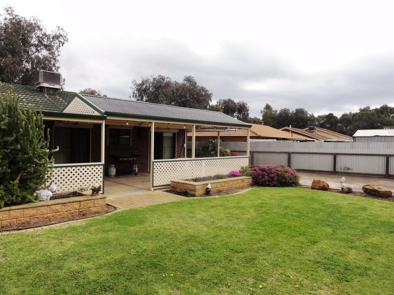 8 Camelia Drive, Parafield Gardens SA 5107