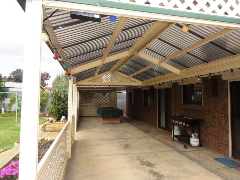 8 Camelia Drive, Parafield Gardens SA 5107