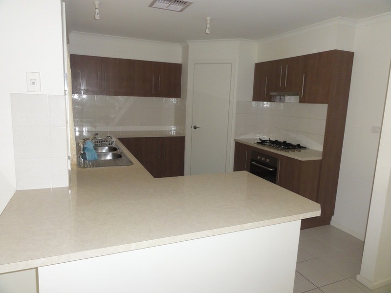 8 Amberwell Terrace, Burton SA 5110