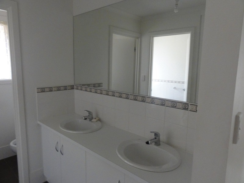 8 Amberwell Terrace, Burton SA 5110