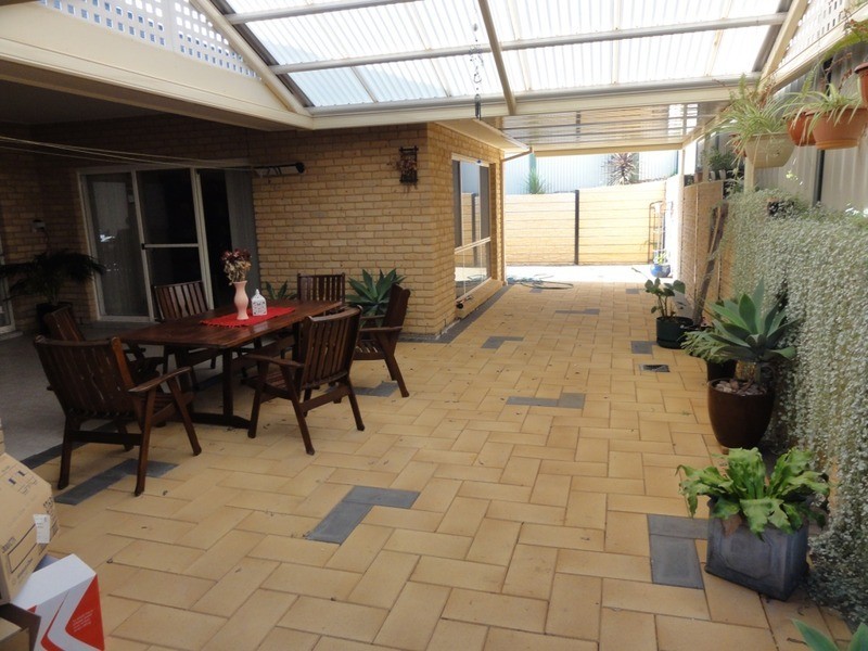6 Thompson Circuit, Evanston Park SA 5116