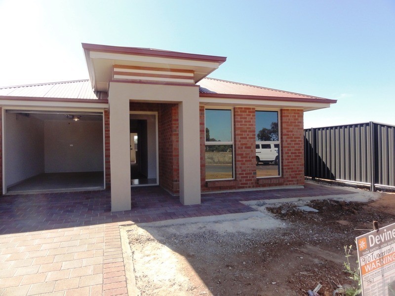 8 Tuggerah Avenue, Andrews Farm SA 5114