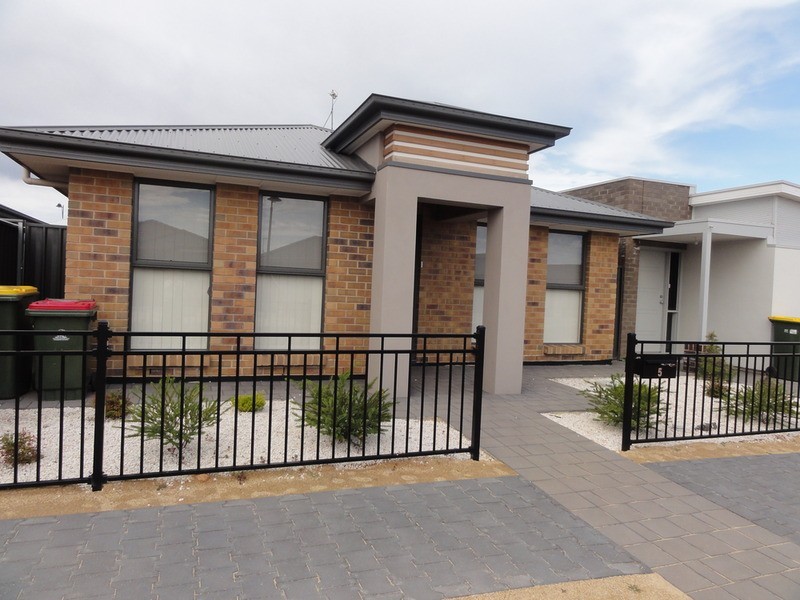 5 Semillon Crescent, Andrews Farm SA 5114