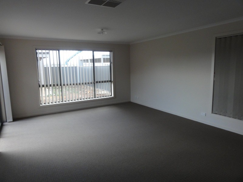 11 Semillon Crescent, Andrews Farm SA 5114