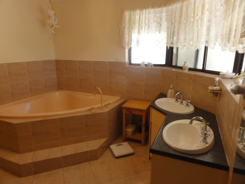 24 The Barracks, Cockatoo Valley SA 5351