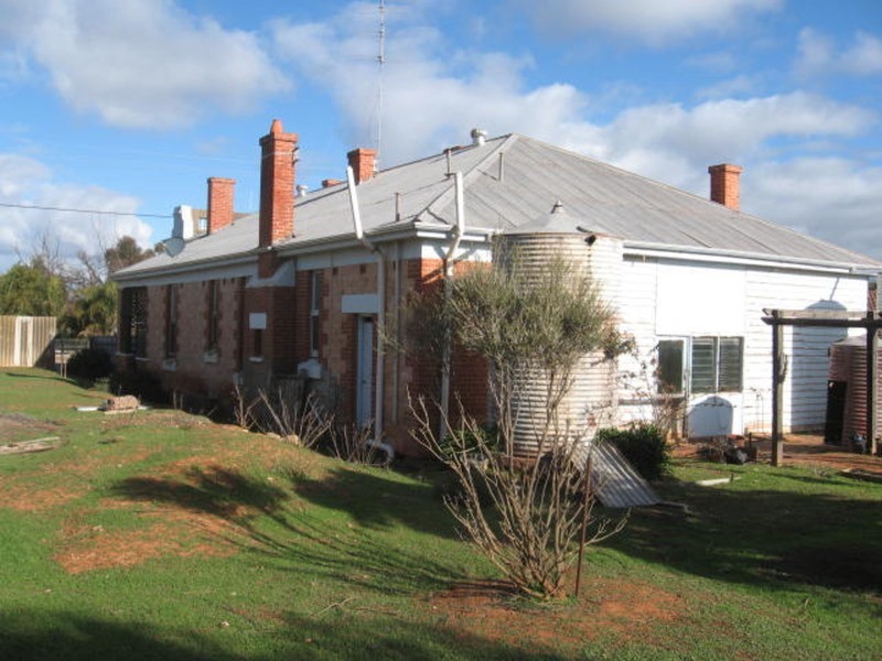 15 Commercial Street, Robertstown SA 5381