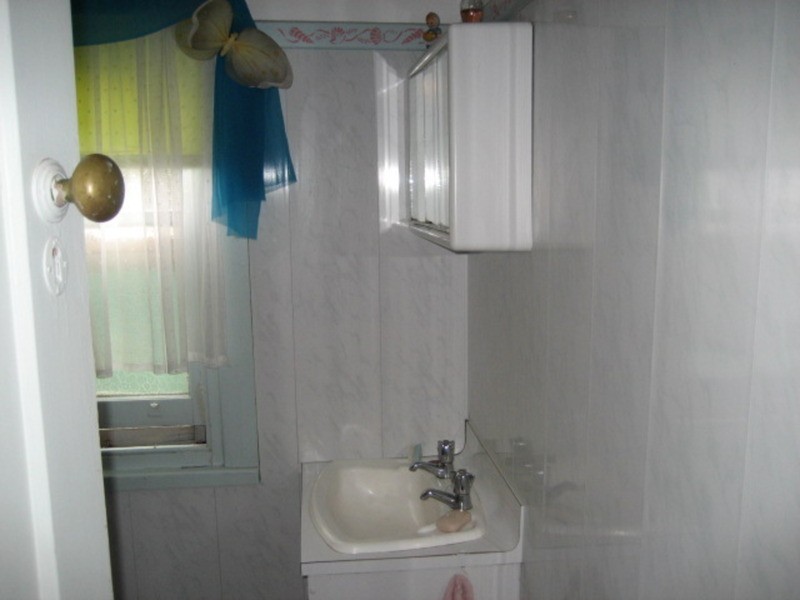 5 Railway Parade, Robertstown SA 5381