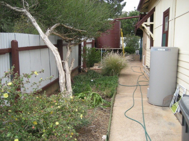 5 Railway Parade, Robertstown SA 5381