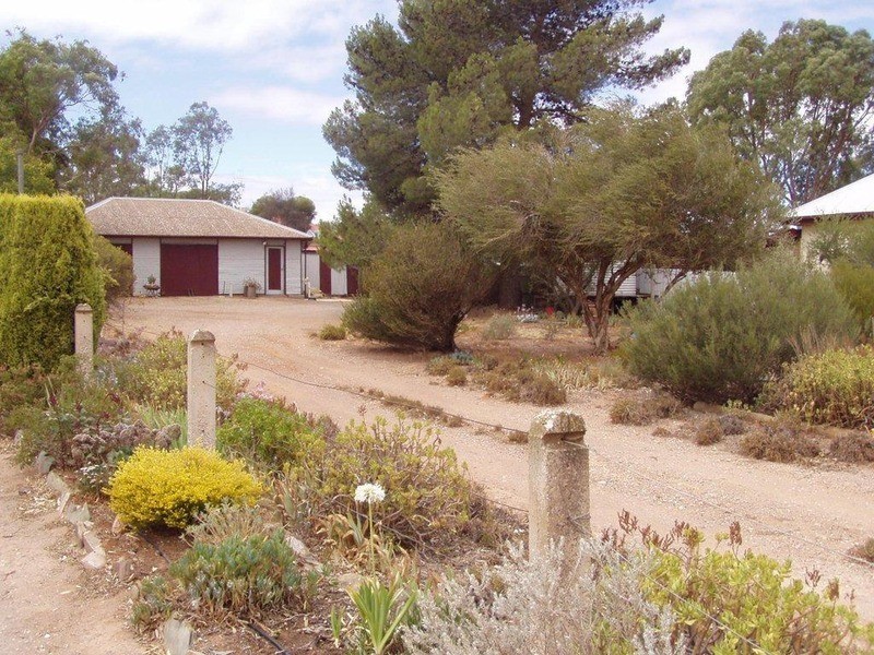 5 Railway Parade, Robertstown SA 5381