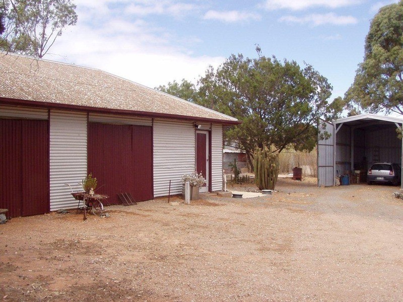 5 Railway Parade, Robertstown SA 5381