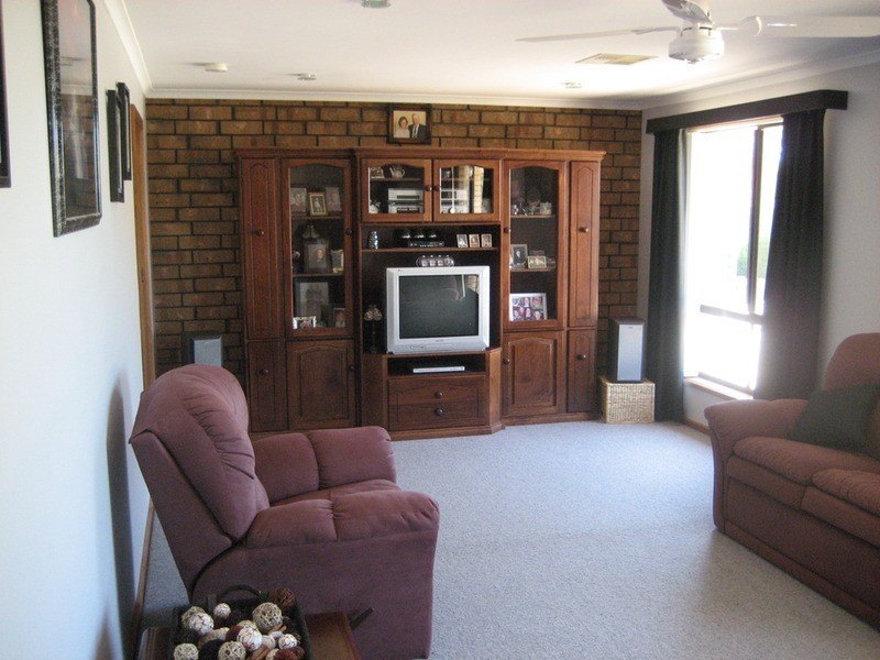 43 Commercial Road, Robertstown SA 5381