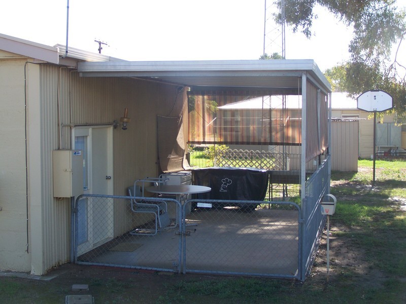 32 Snapper Road, Fisherman Bay SA 5522