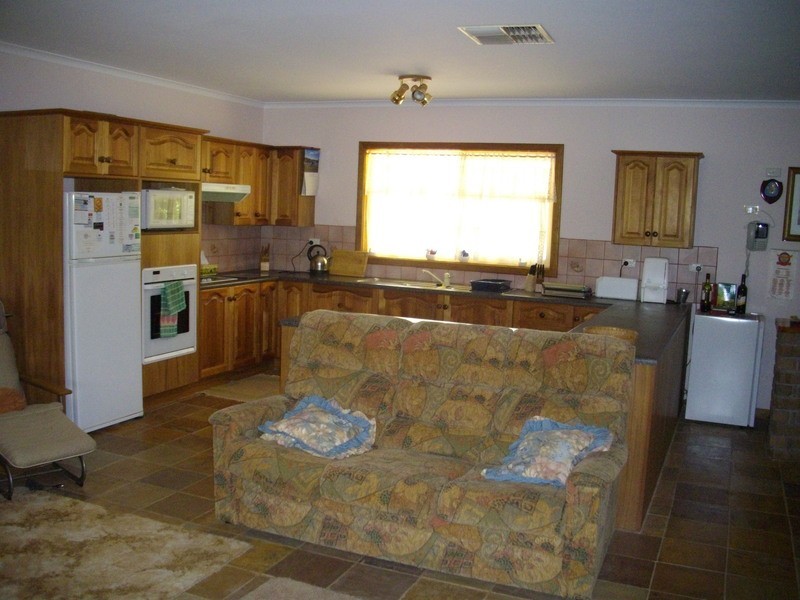 11 West Terrace, Laura SA 5480