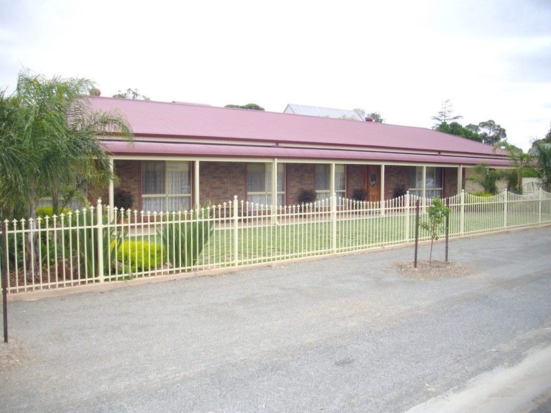 10  Samuel Street, Laura SA 5480