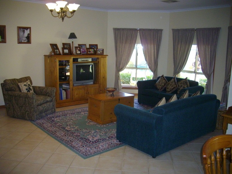 10  Samuel Street, Laura SA 5480