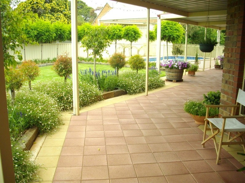 10  Samuel Street, Laura SA 5480