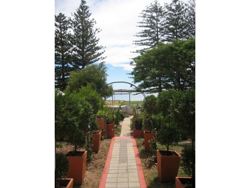 14 West Terrace, Port Broughton SA 5522