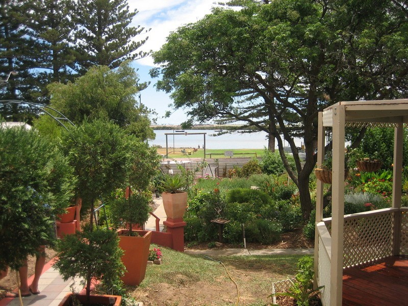 14 West Terrace, Port Broughton SA 5522