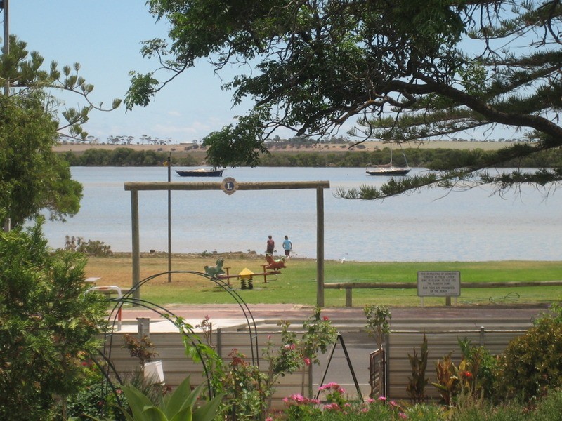 14 West Terrace, Port Broughton SA 5522