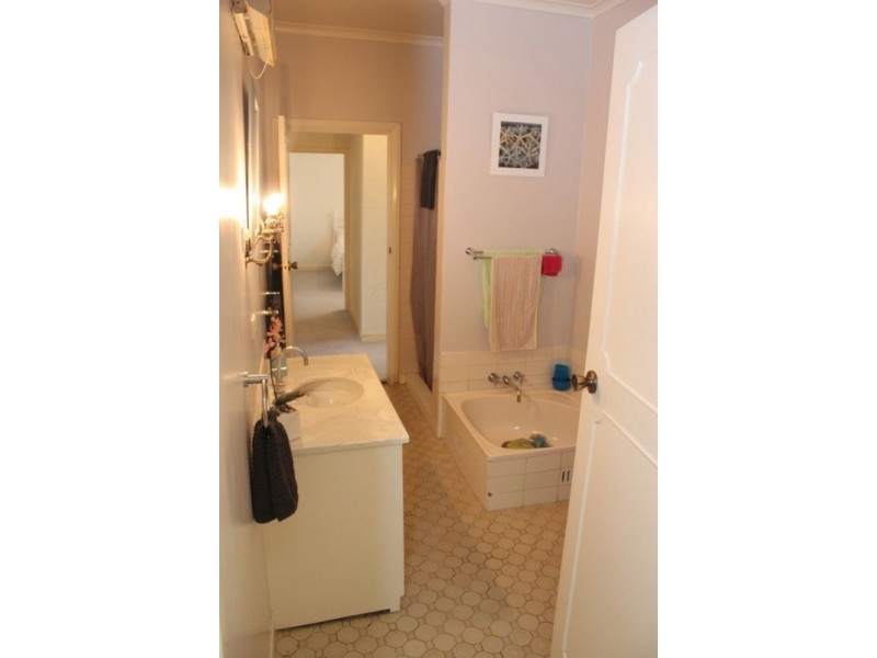 33 Sixth  Street, Gladstone SA 5473