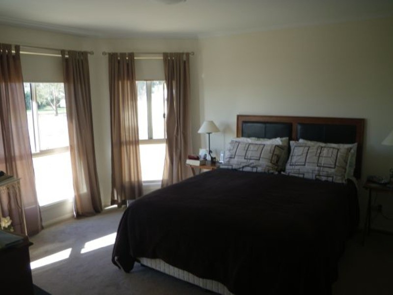 5 Olsen Close, Laura SA 5480