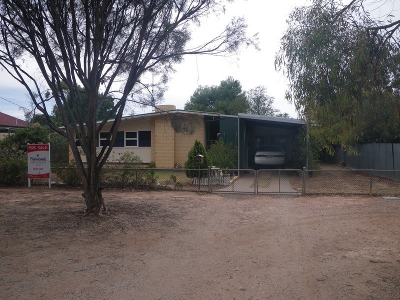 17 West Terrace, Gladstone SA 5473