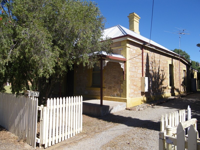 8 Sixth Street, Gladstone SA 5473