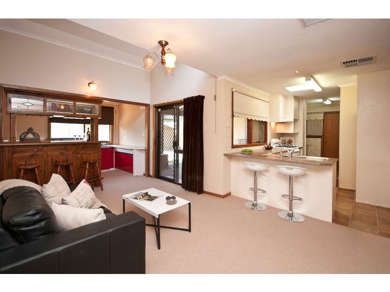 24 Gondola Grove, Para Hills SA 5096