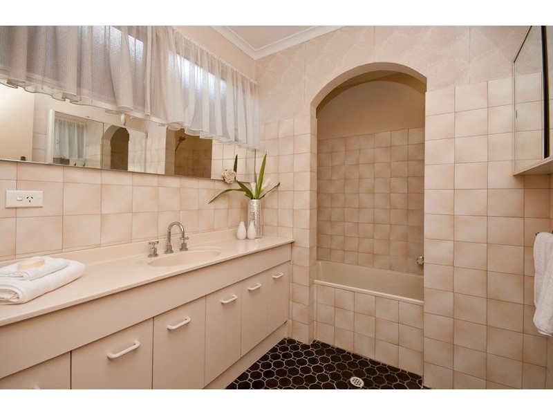 24 Gondola Grove, Para Hills SA 5096