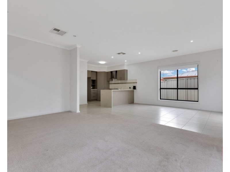 69 Osborne Street, Flora Hill VIC 3550