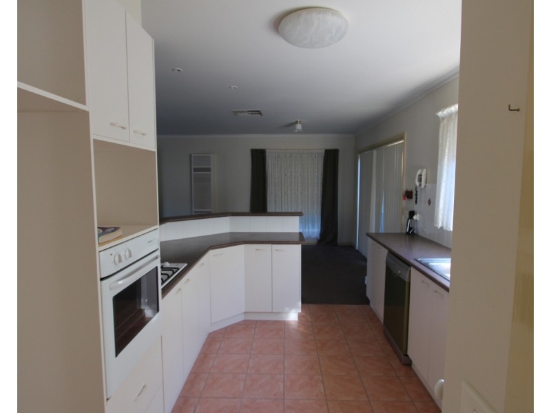 4/1 Curtin Street, Flora Hill VIC 3550