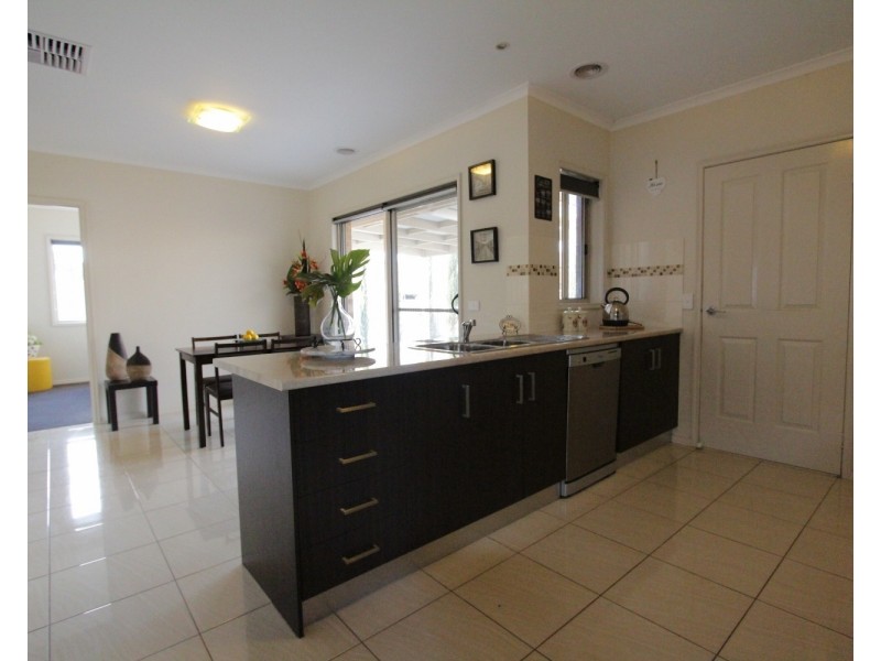 2 Maplewood Court, White Hills VIC 3550