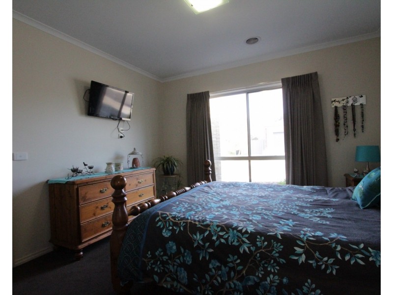 2 Maplewood Court, White Hills VIC 3550