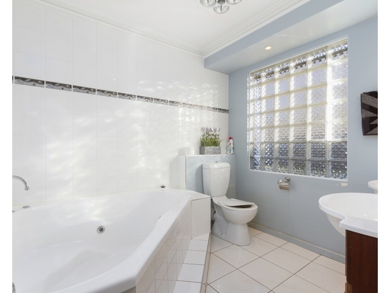 245 Allingham Street, Kangaroo Flat VIC 3555