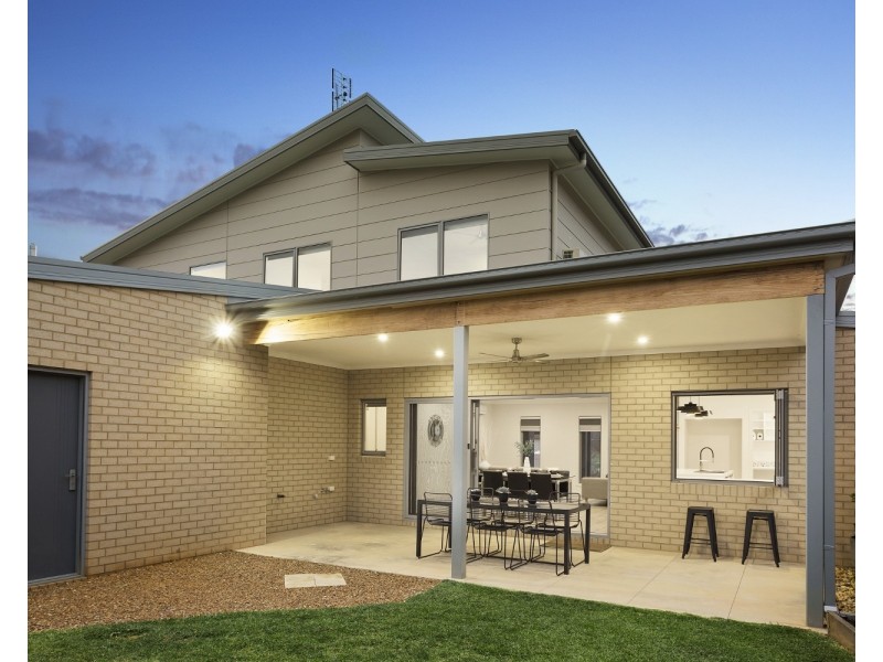 1 Chaplin Court, Eaglehawk VIC 3556