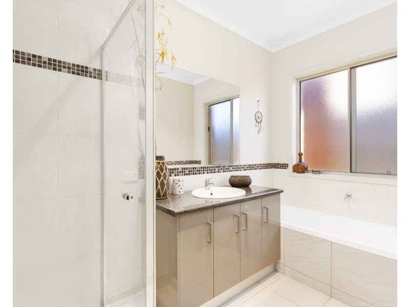 2 Maplewood Court, White Hills VIC 3550