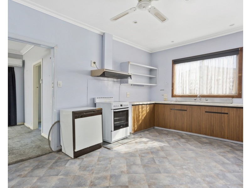 2 Peters Street, Long Gully VIC 3550