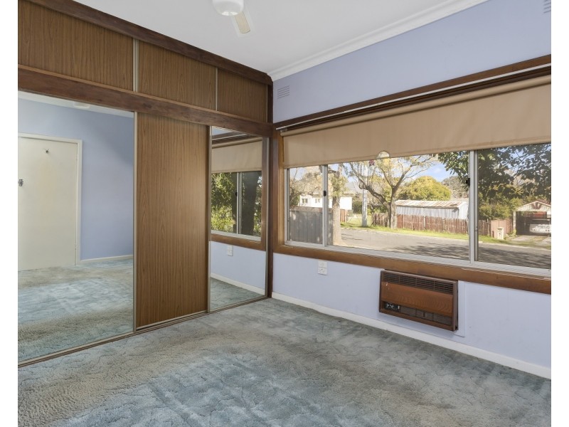 2 Peters Street, Long Gully VIC 3550
