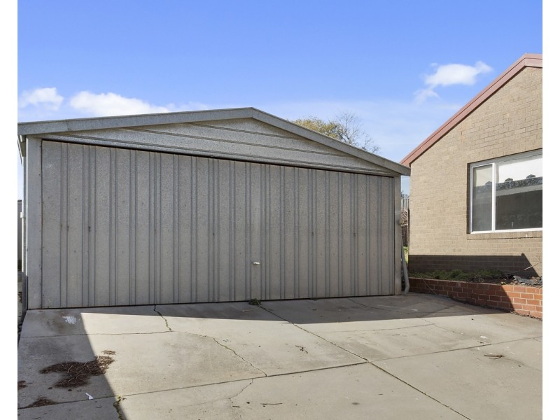 2 Peters Street, Long Gully VIC 3550