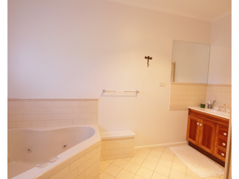 50 Goldsmiths Road, Eaglehawk VIC 3556