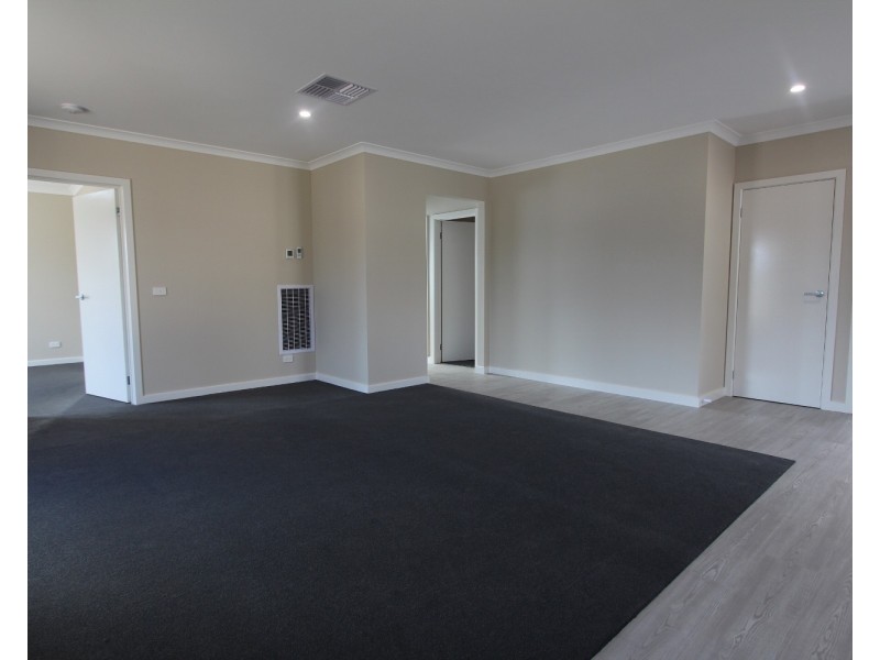 67 Church Street, Kangaroo Flat VIC 3555