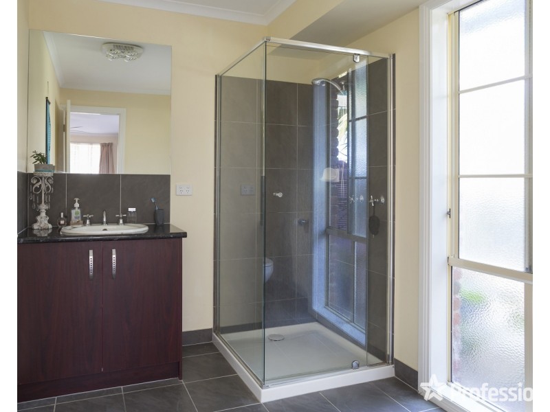 24 Aspera Way, Kangaroo Flat VIC 3555