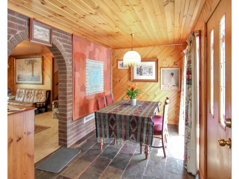 140 Crusoe Road, Kangaroo Flat VIC 3555