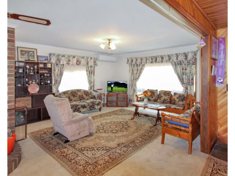 140 Crusoe Road, Kangaroo Flat VIC 3555