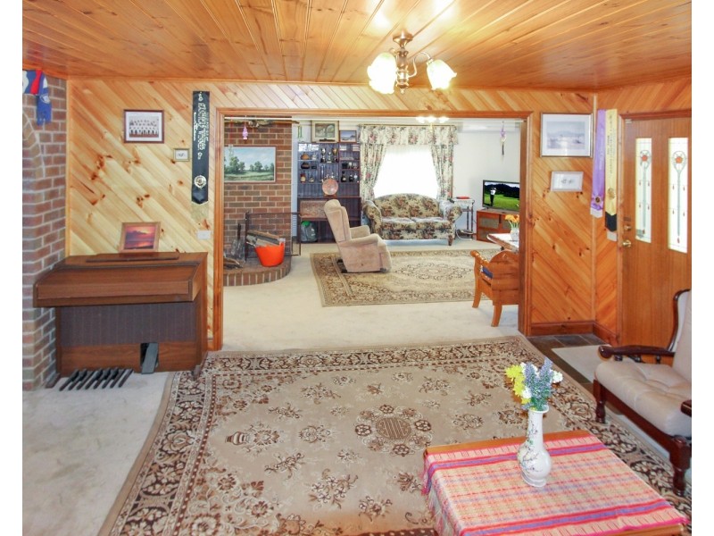 140 Crusoe Road, Kangaroo Flat VIC 3555