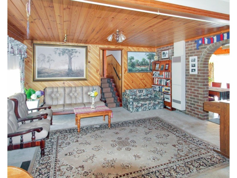 140 Crusoe Road, Kangaroo Flat VIC 3555